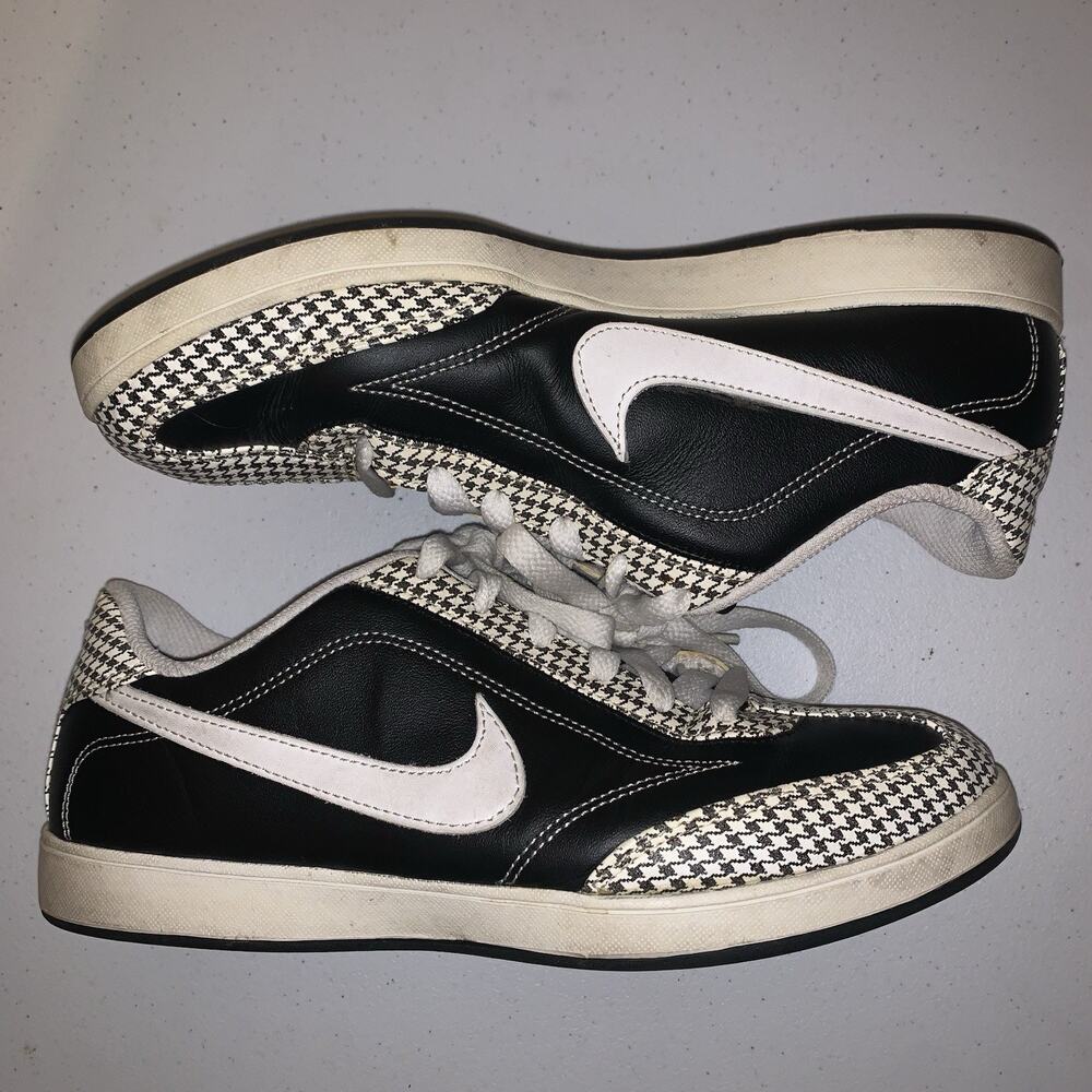 Vintage 2007 Nike Black White Women’s Size 8.5 Shoes